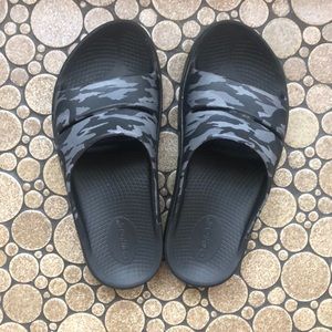 OOFOS - Camo Sandals